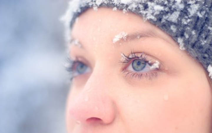 Beautiful-woman-snow-contemplative